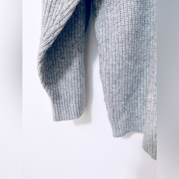 Vintage Italian Grey V-Neck Sweater - Picture 6 of 8